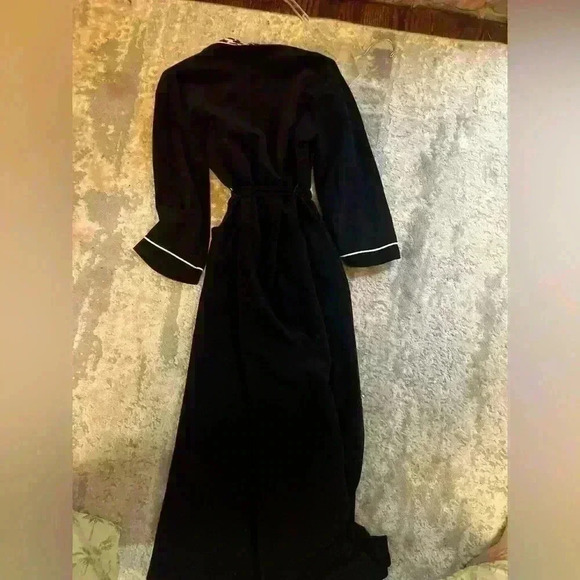 Beautiful and sumptuous vintage Vanity Fair! Size Small! Treat Yo SELF! - Picture 4 of 5